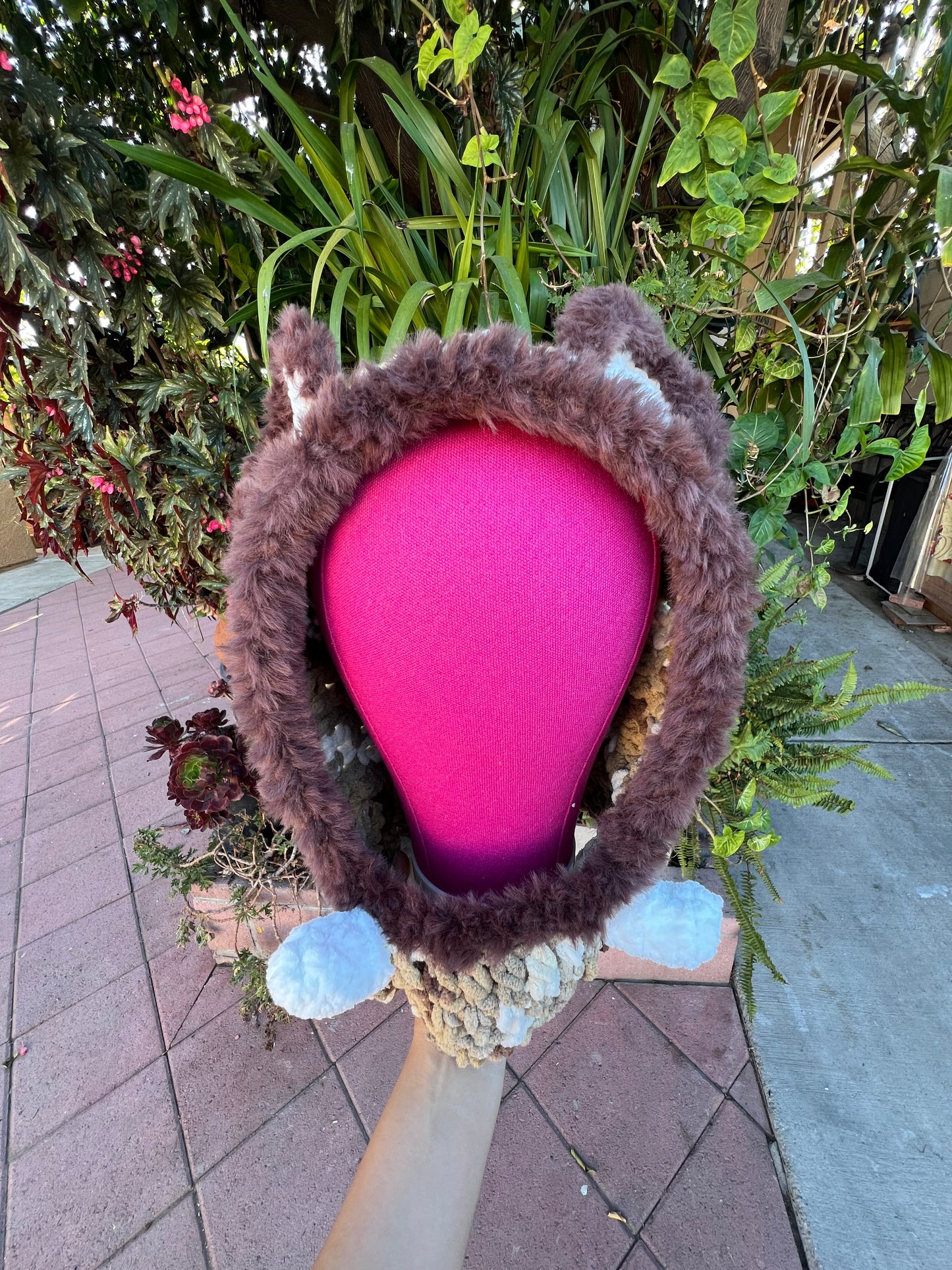 🦣 dark brown ears